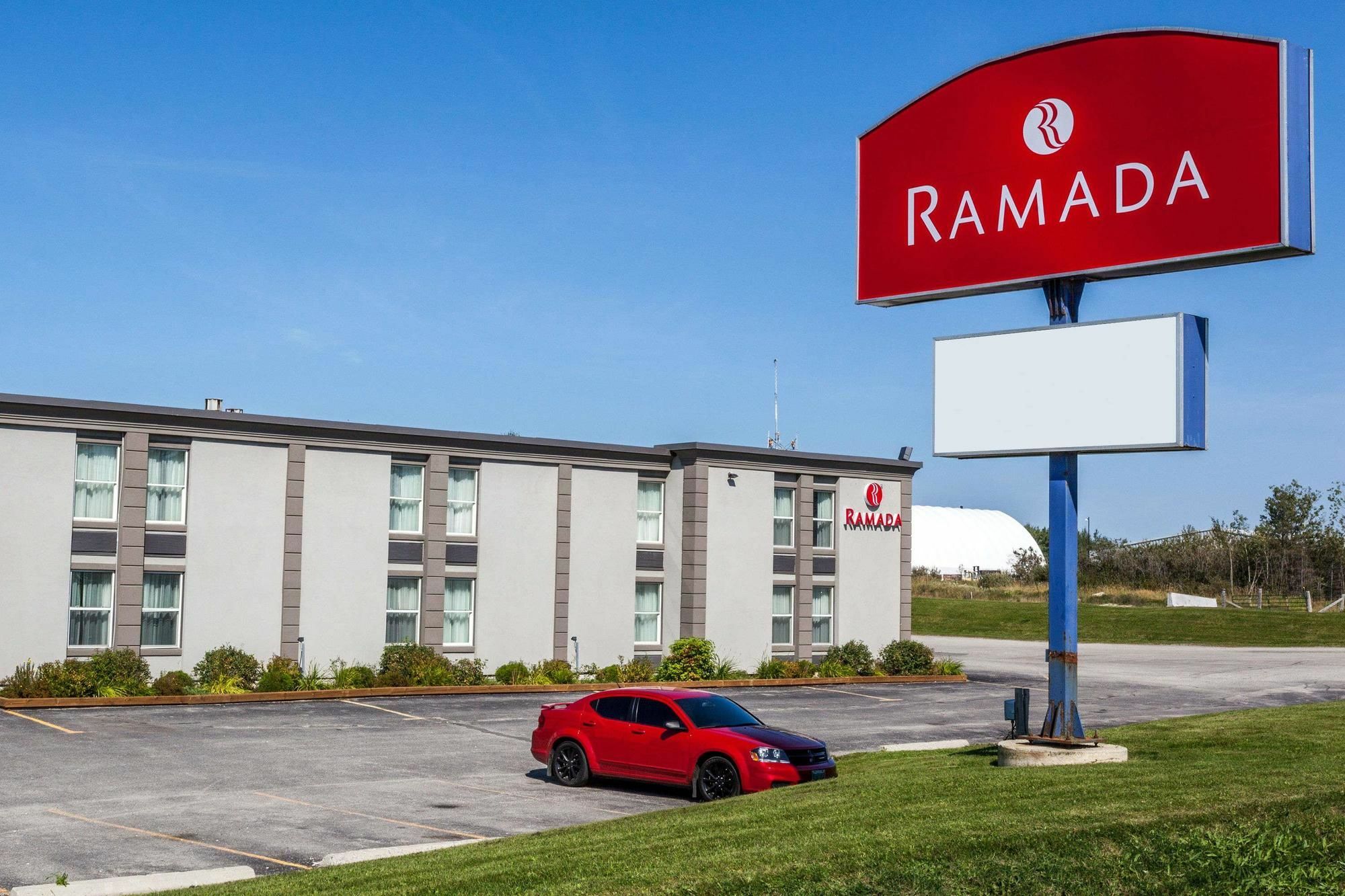 Hotel Ramada By Wyndham Timmins Exteriér fotografie